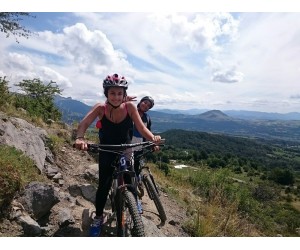 VTT de descente sur sentiers