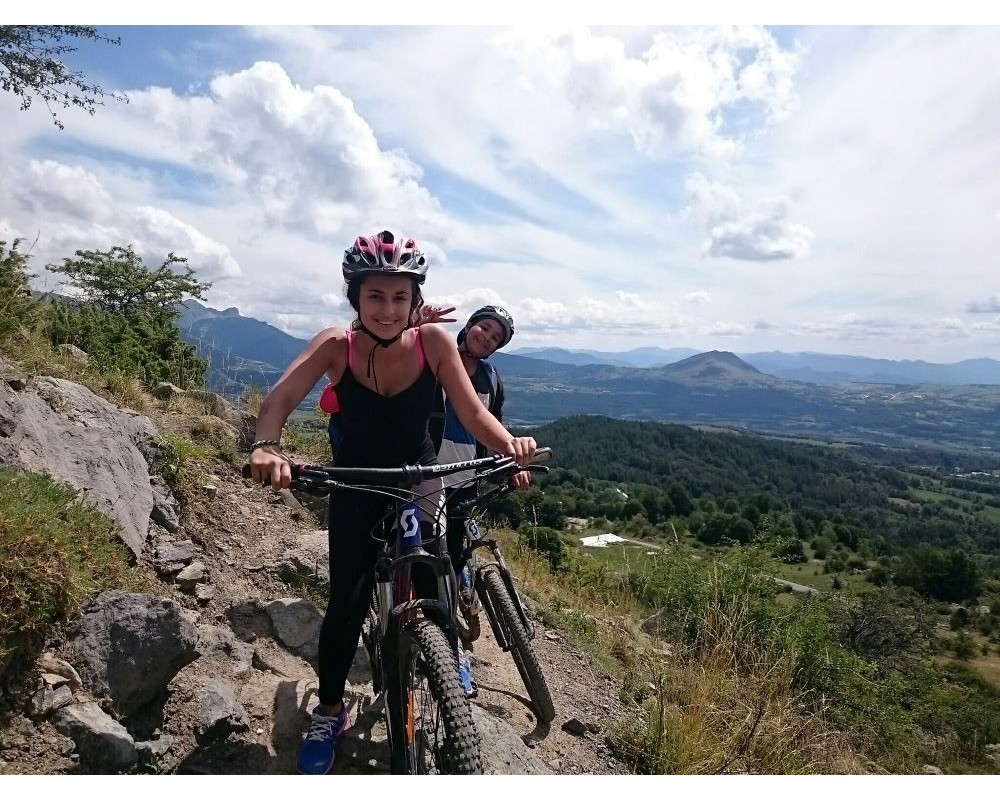 VTT de descente sur sentiers